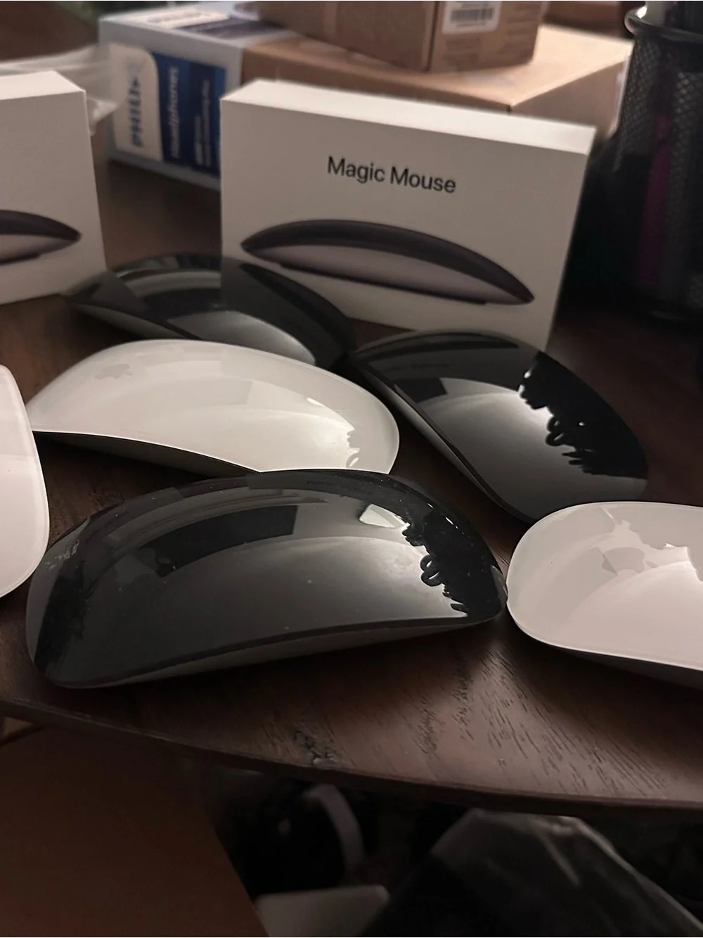 6 Apple Magic Mouse in Glossy White and Black